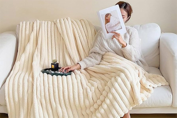How to Choose the Perfect Blanket for Every Season